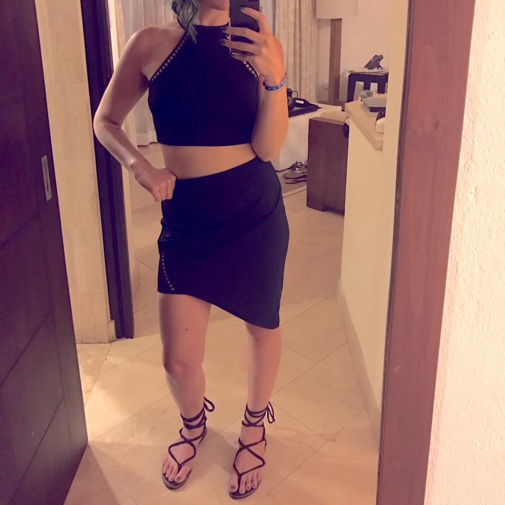 Tobi Black Asymmetrical Pencil Mini Skirt